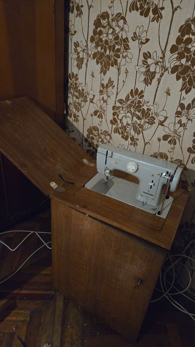 Швейная машинка с электроприводом "Мальва"