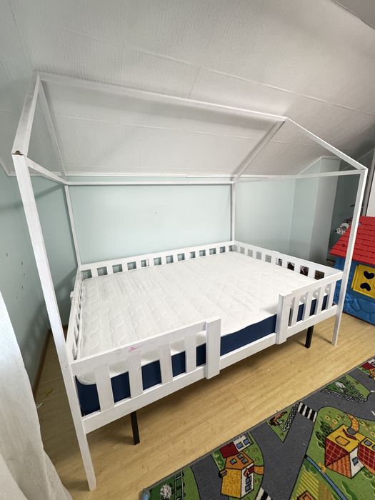 Pat tip casuta pentru copii
