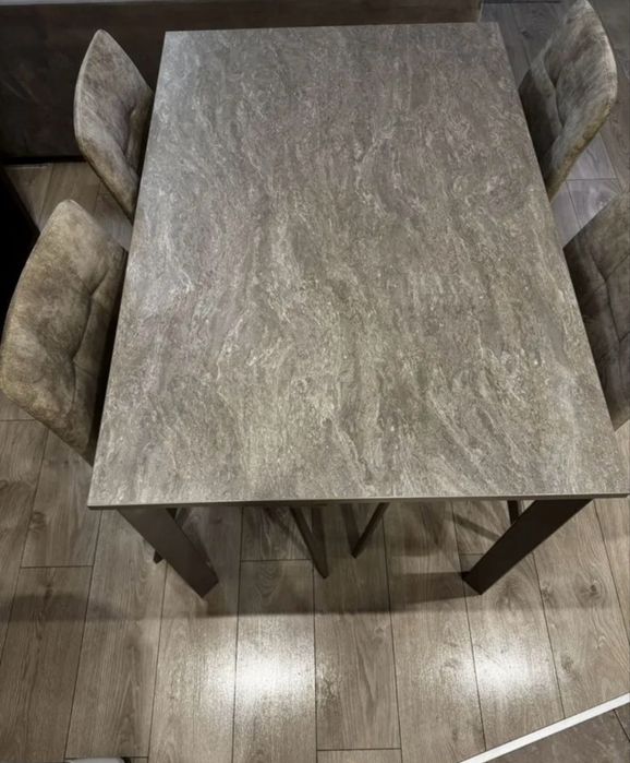 Стол со стульями