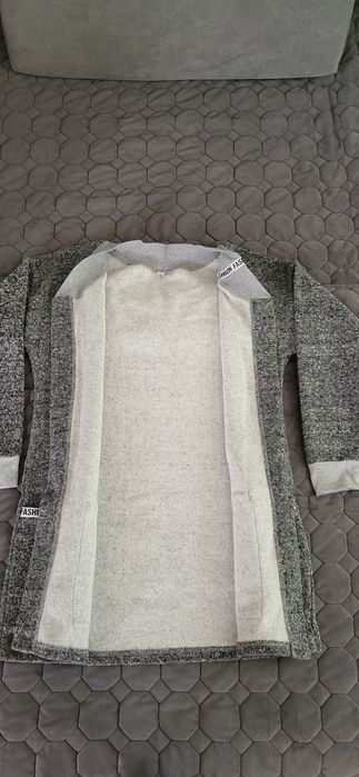 Продам теплую кофту для девочки