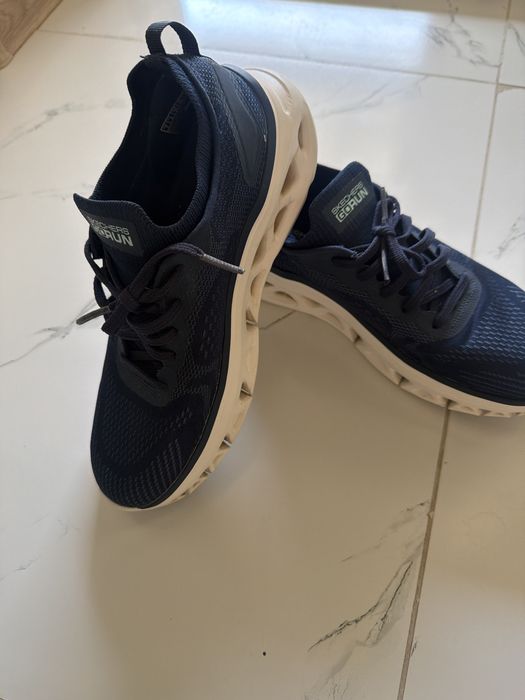 Продам кроссовки Skechers