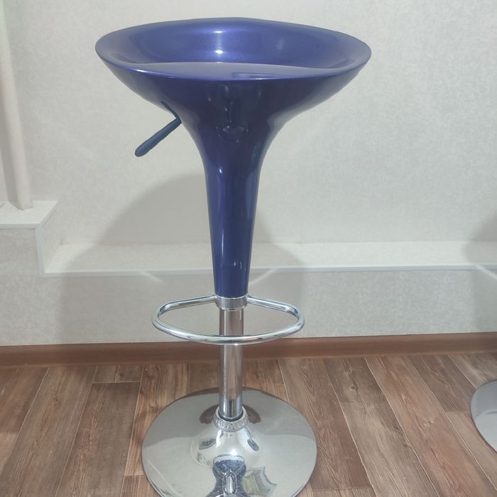 Продам барные стулья