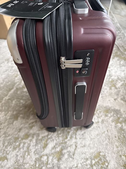 Troler LEVEL8 Grace 20” Carry-On – Roșu/Bordeaux – Nou