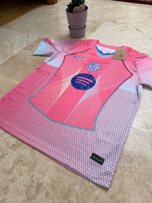 FC Barcelona jersey roz - nou cu etichetă