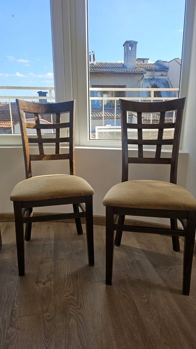 Маса с четири стола