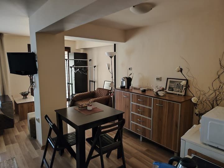 Продава се Едностаен апартамент в Бургас, Център - 40 кв.м за 1977 €/кв.м - Снимка #2