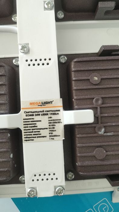 Продам потолочный светильник