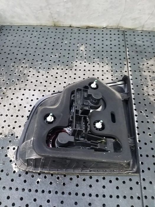 Stop tripla lampa stanga haion vw touareg 7l facelift 28269003