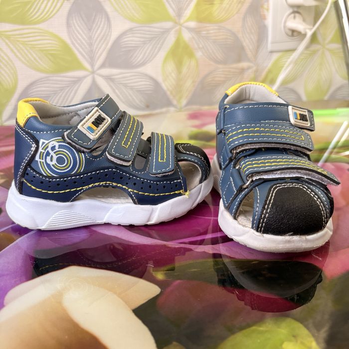 Продам детскую обувь