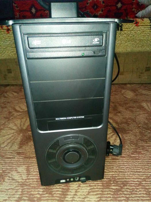 Продавам настолен комп.