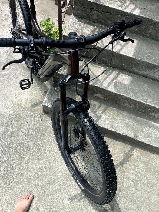 Giant mountain e-bike