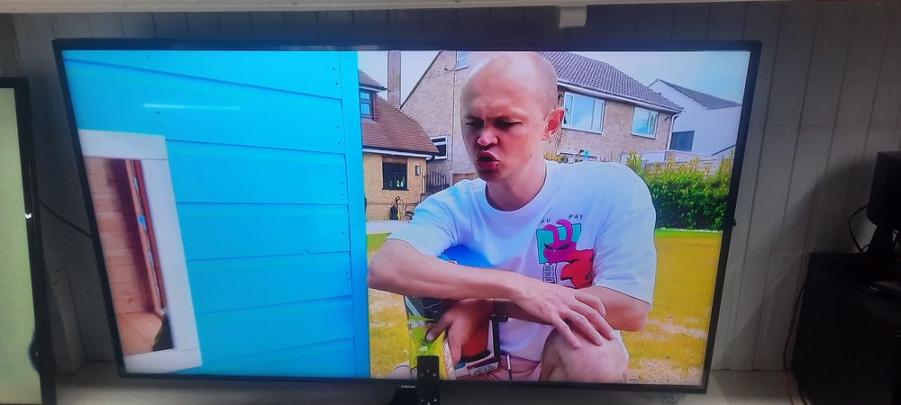 Телевизор Samsung 43 smart