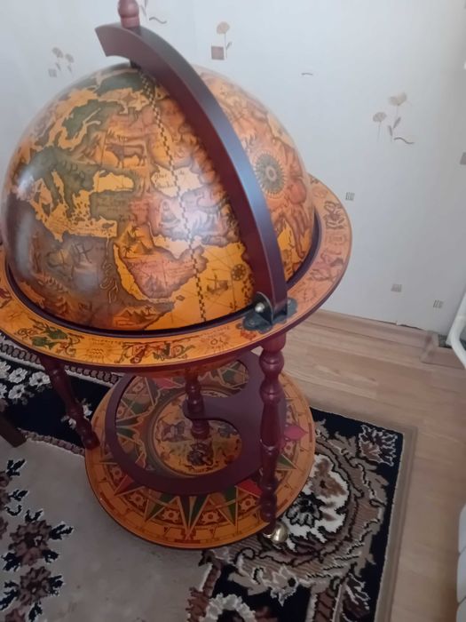 Глобус бар!!! Много добро състояние!!!