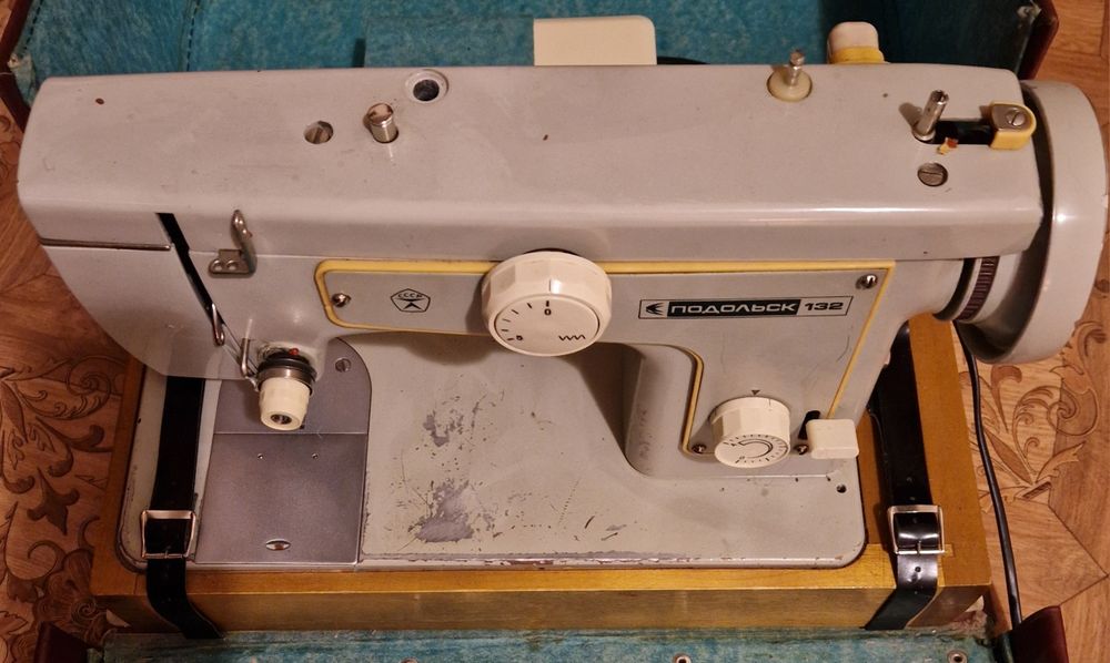 Швейная машинка "Подольск 132"