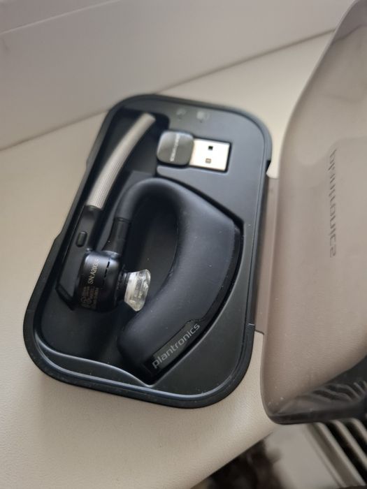 Plantronics Voyager Legend + Incarcator portabil•Caller ID• bat. 7 ore