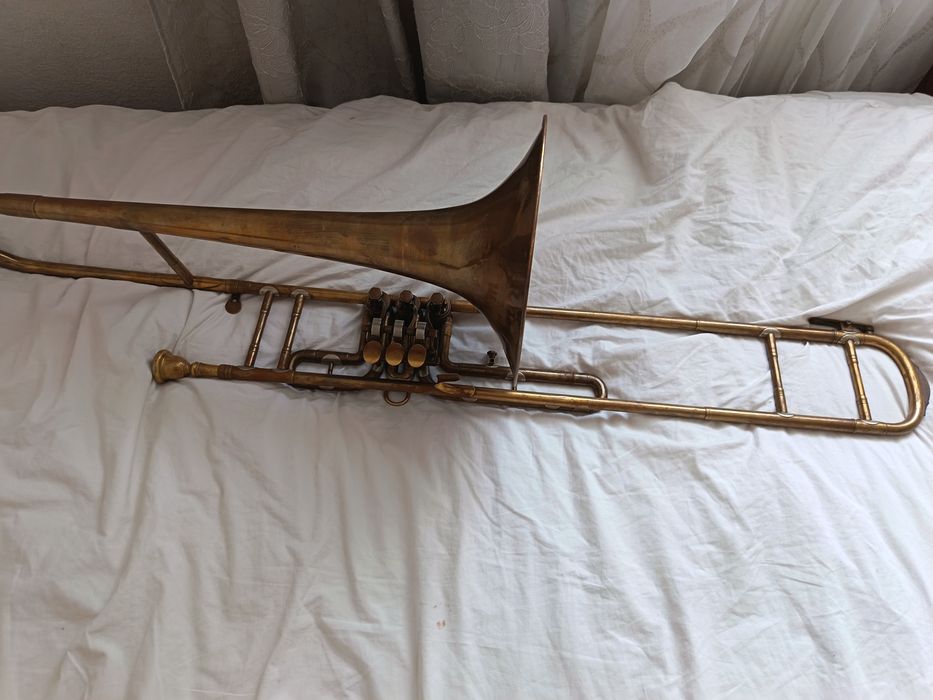 Vand trombon în stare foarte bună