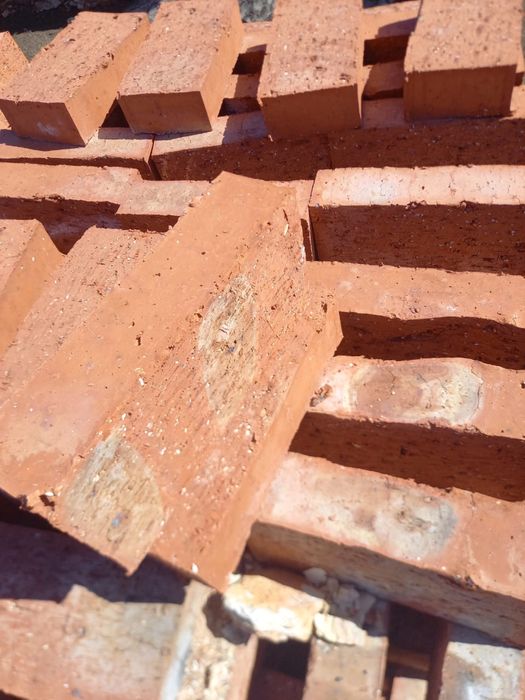 Новые красные кирпичи