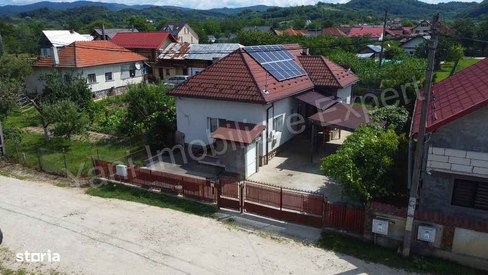 Casă de vânzare în comuna Albeștii de Argeș, județ Argeș.