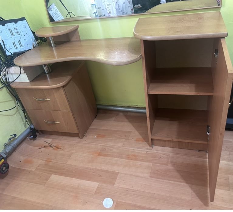 Продам туалетный столик