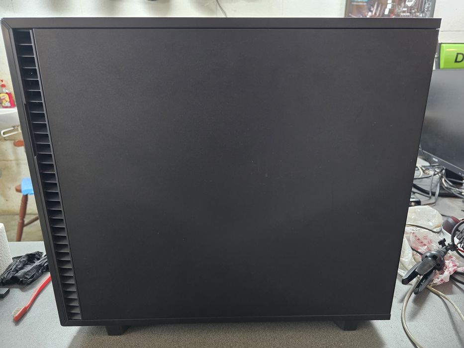 Carcasa Fractal Design Define 7 Solid