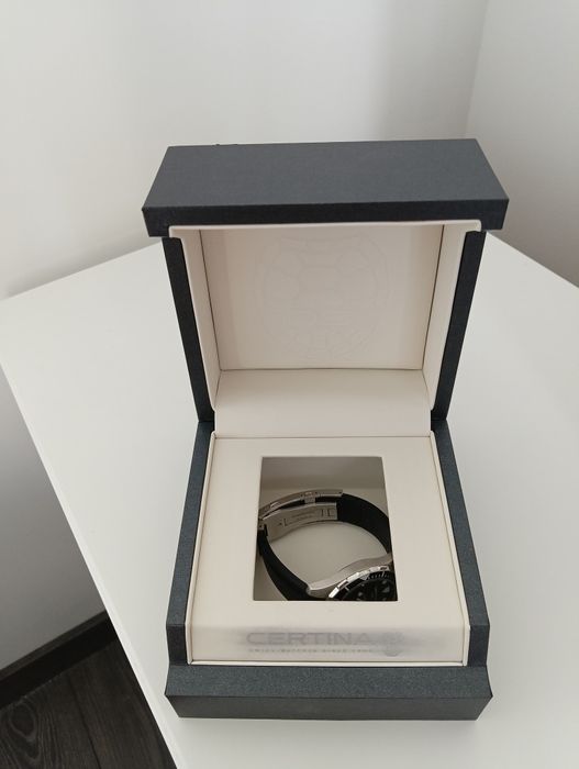 Продавам кутия от часовник Certina