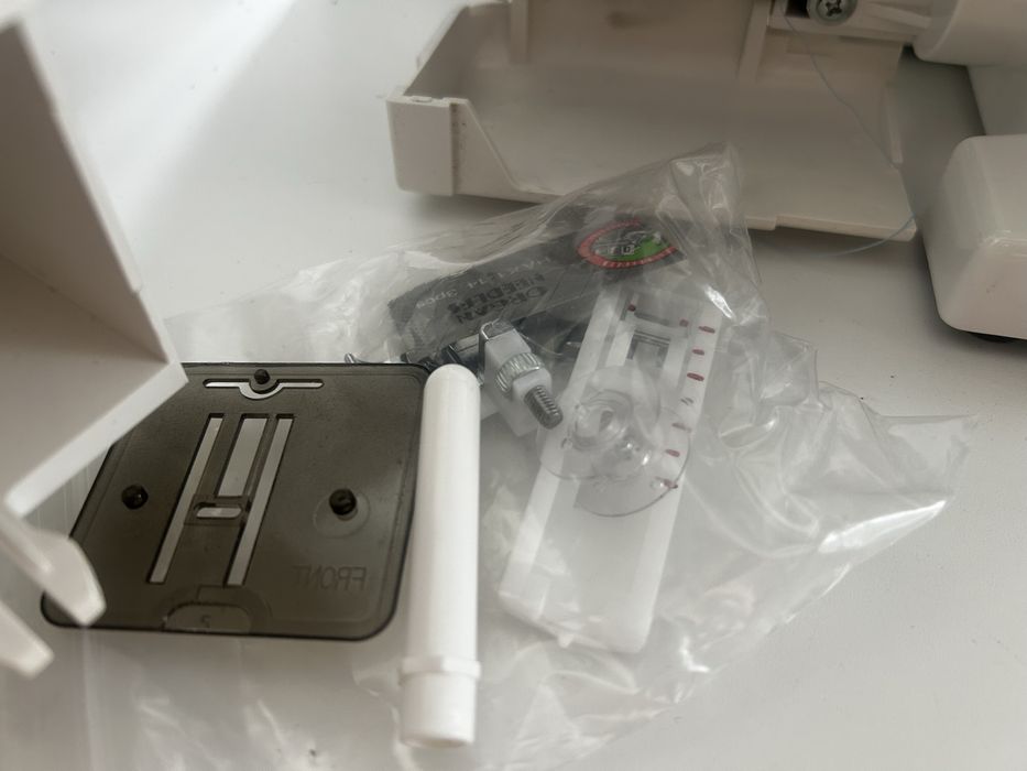 Продам швейную машинку Janome