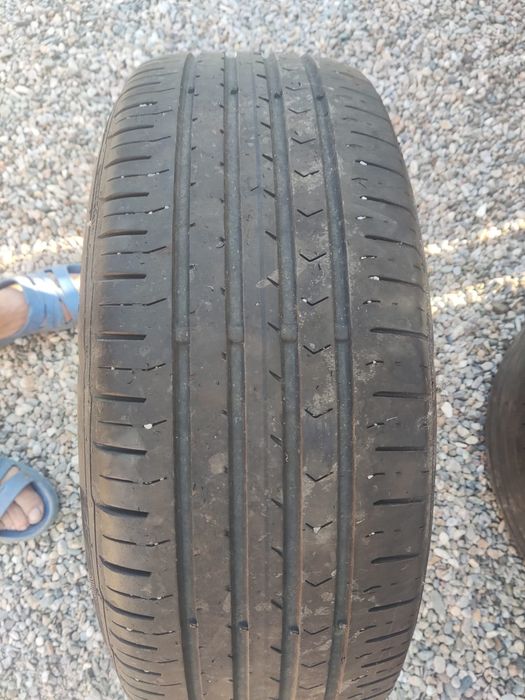 Vând cauciucuri 215/16 de vara Continental