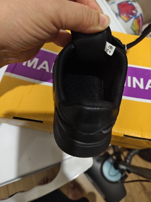 Детские кроссовки