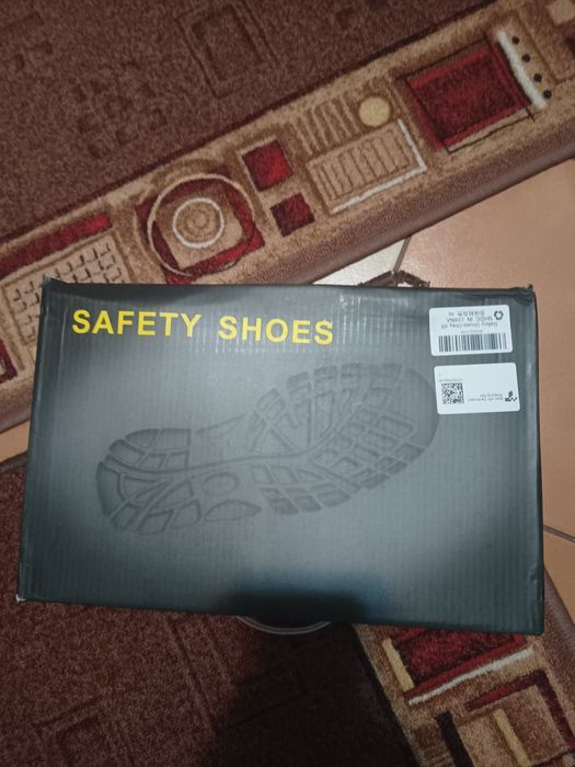 Adidași cu protecție metalică/ Safety Shoes/Numar 45