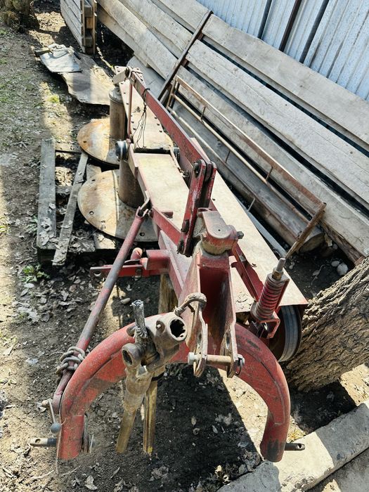 Трактор, прес подборщик, касилка, варашилка.