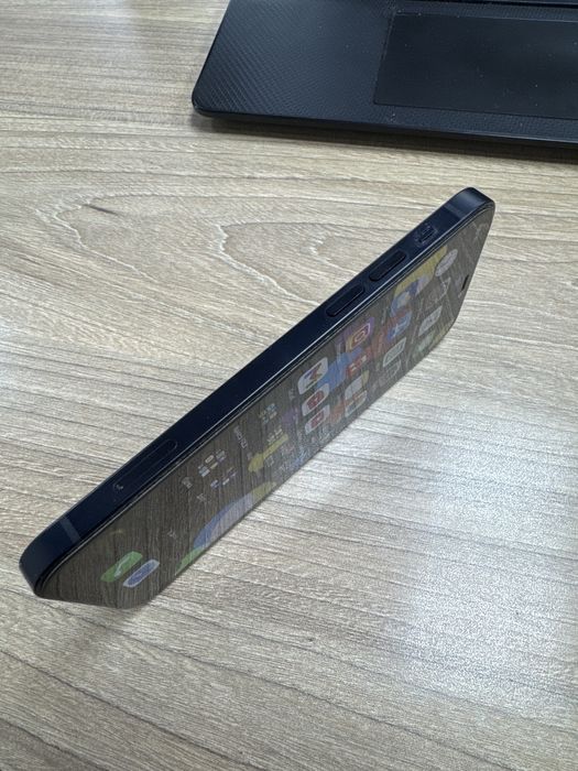 Продам iPhone 12