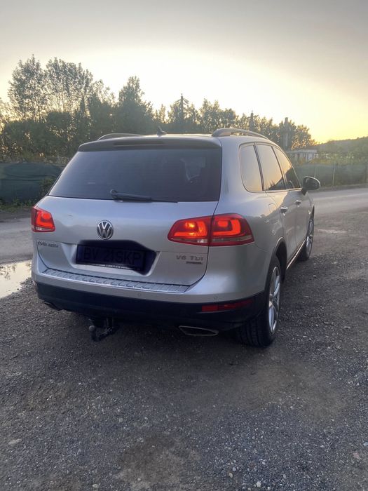 Vând Volkswagen Touareg 2012