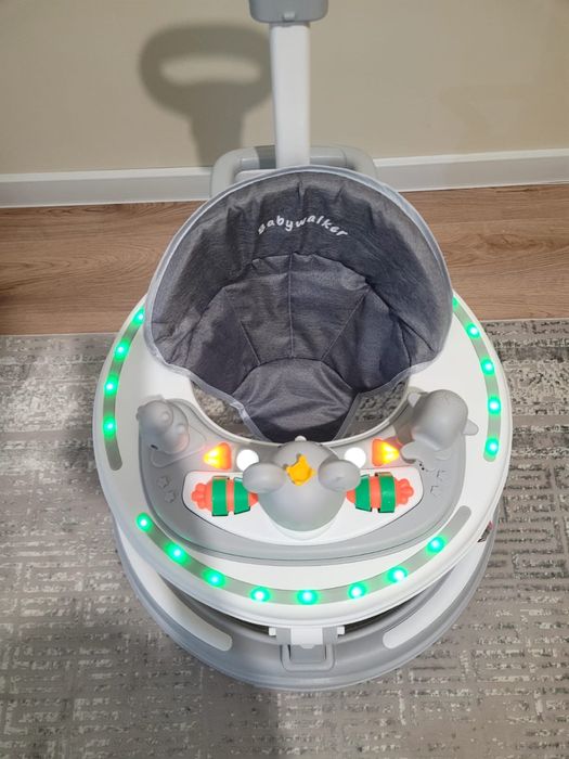 Продаются ходунки серого цвета.