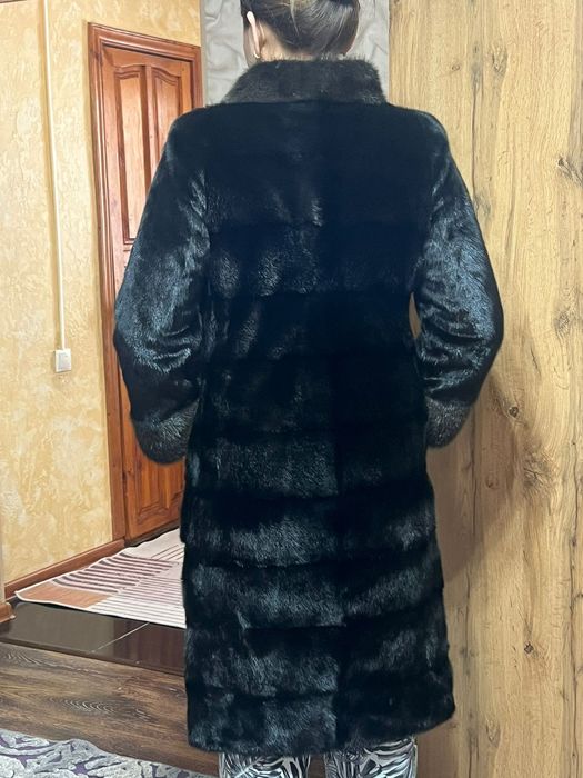 Шуба ниже колен новая