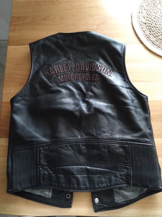 Vând vesta de motocicleta originala Harley Davidson