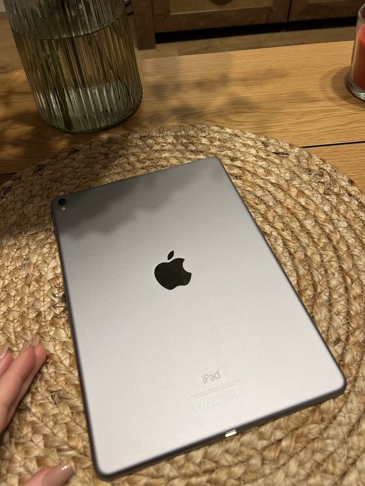 Vând iPad Pro 9.7” – 128 GB
