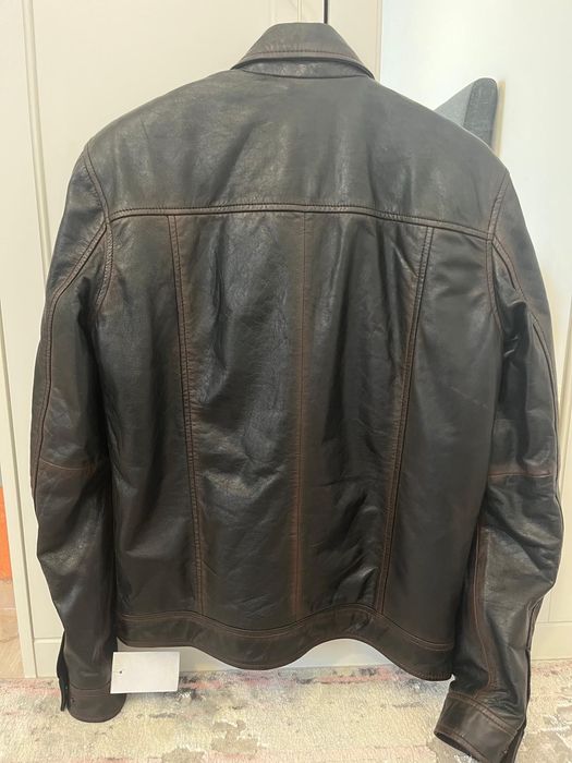 Jacheta de piele nouă cu eticheta