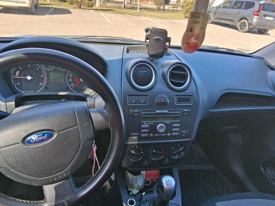 Mașină  Ford fiesta