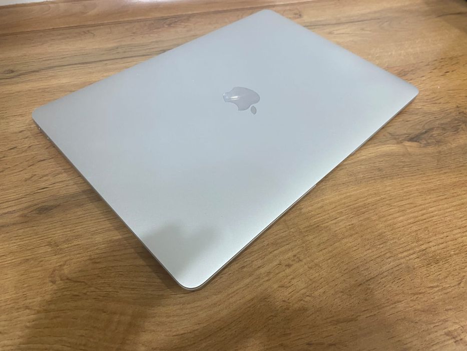 Macbook air M1 {2020}