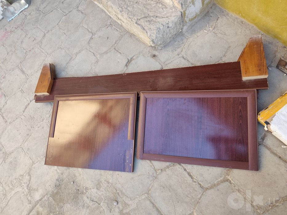 Кровать из ламината продаётся