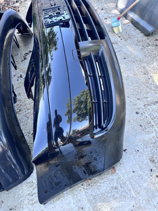 Предна броня черна за volkswagen touran 2003-2007