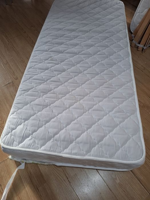 Легло с подматрачна рамка, от икеа и матрак