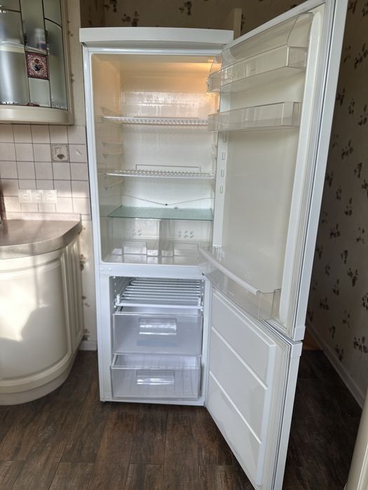 Продаю холодильник Zanussi