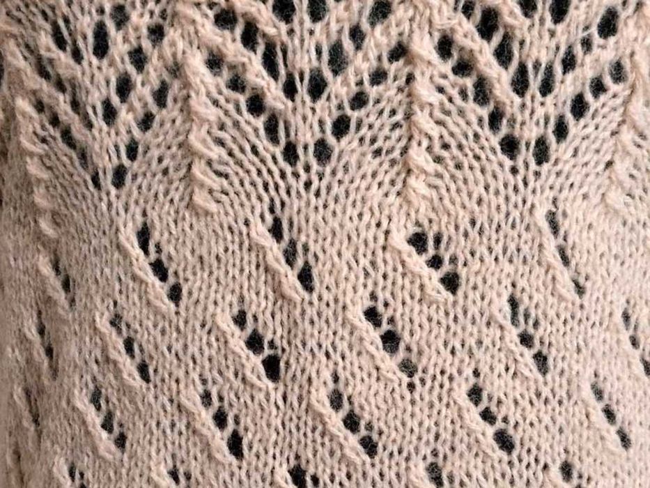 Вязаный пуловер ручной работы