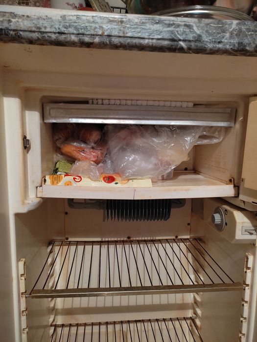 Полурабочий холодильник "Кристалл"