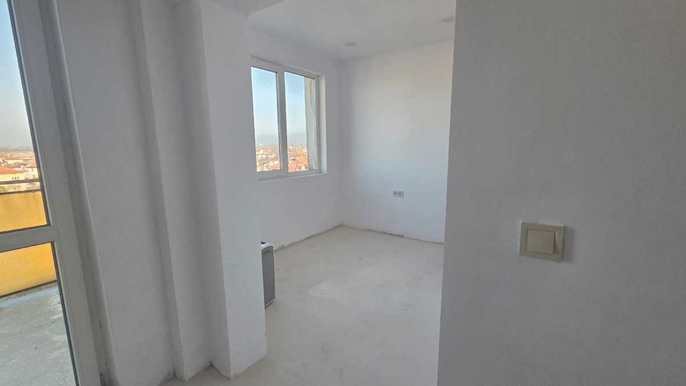 Четиристаен апартамент в Елин Пелин