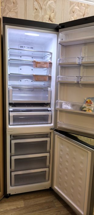 Продам холодильник самсунг в отличном состоянии,.