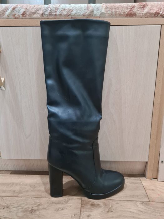 Продам женские зимние сапоги