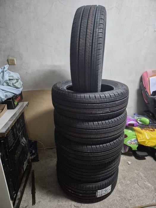 Continental  215/60 R17 c