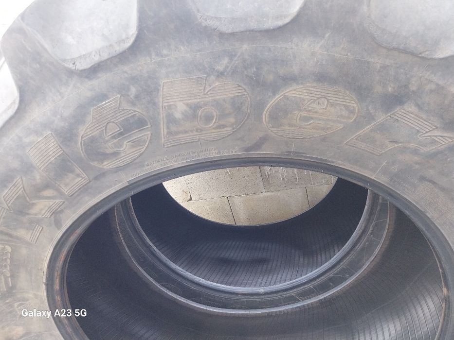 Vind 2 anvelope de tractor